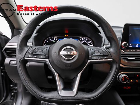 Used 2024 Nissan Altima 2.5 SV image 16