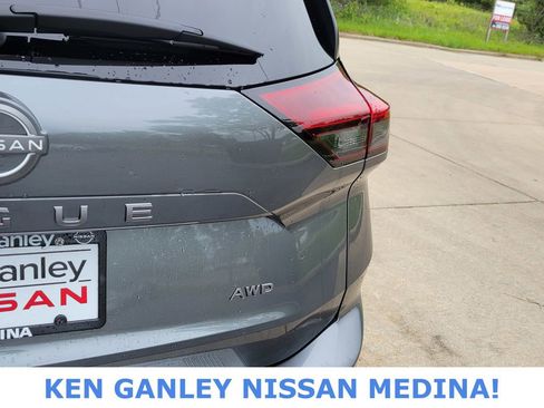 Certified 2026 Nissan Rogue SV AWD/4WD image 15