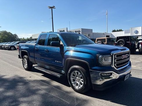 Used 2017 GMC Sierra 1500 SLE w/ SLE Value Package AWD/4WD image 4