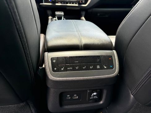 Used 2025 Nissan Pathfinder Platinum w/ Black Appearance Package AWD/4WD image 20