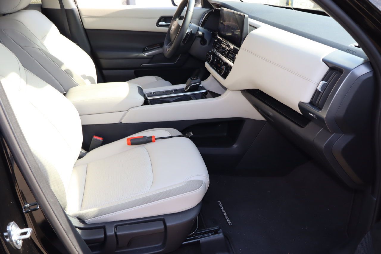 Used 2026 Nissan Pathfinder SL FWD image 17
