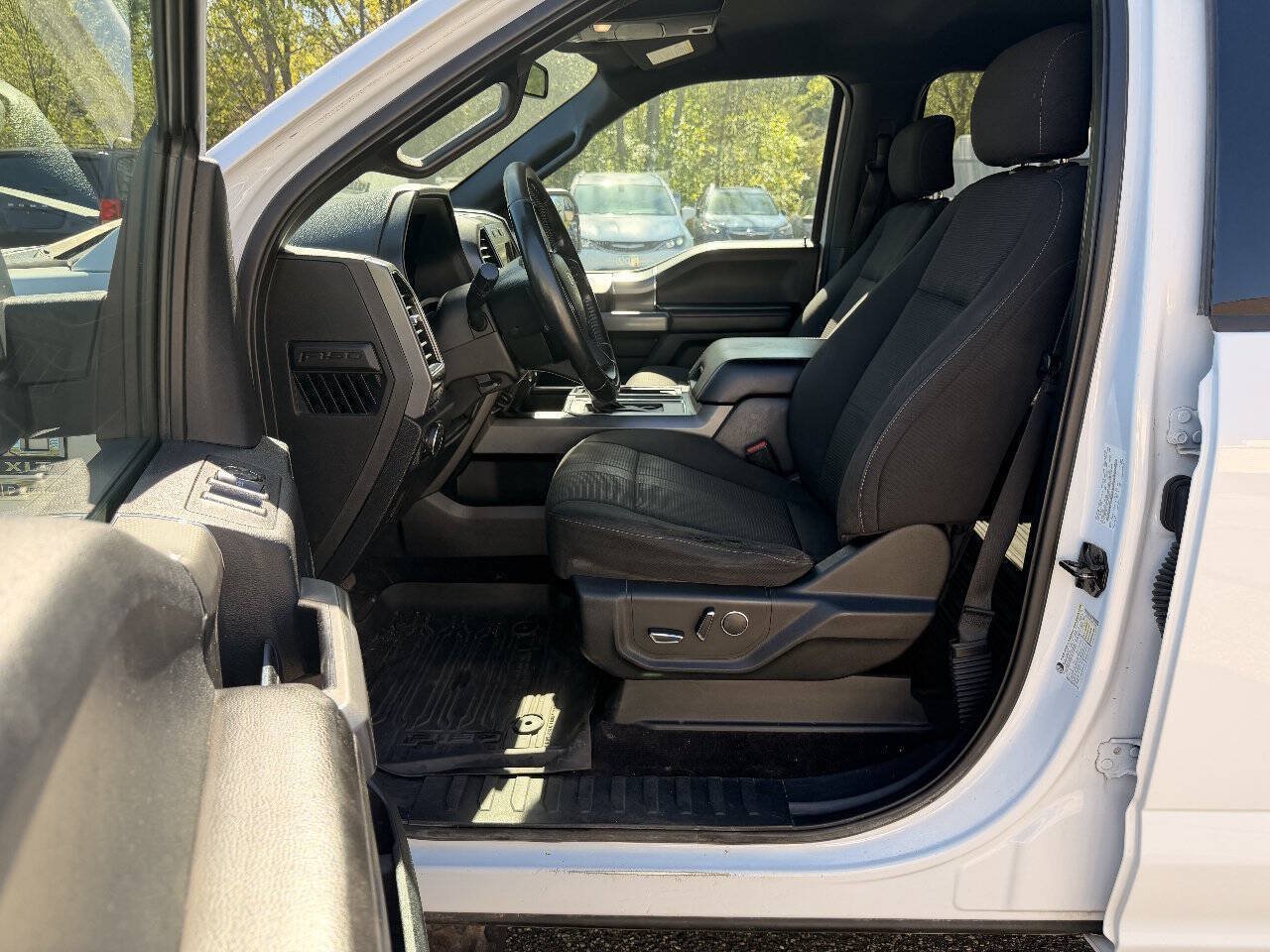 Used 2017 Ford F150 XLT w/ Equipment Group 302A Luxury AWD/4WD image 10