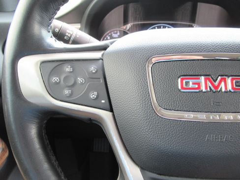 Used 2019 GMC Acadia Denali w/ Technology Package FWD image 25
