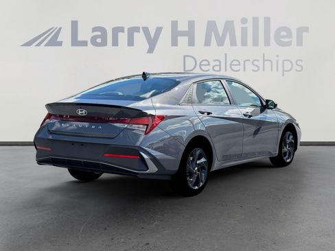 New 2026 Hyundai Elantra SEL Sport FWD image 7