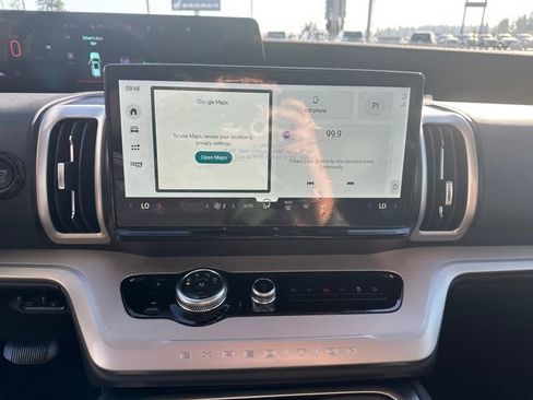 New 2025 Ford Expedition Active image 14