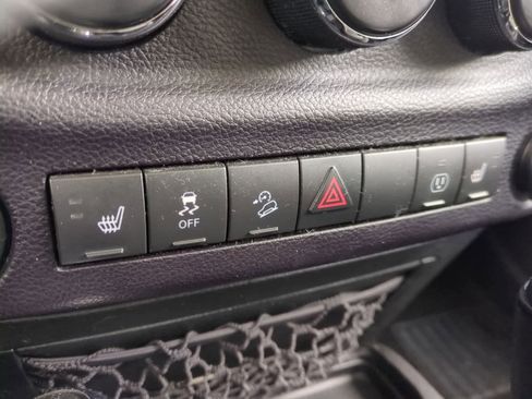 Used 2014 Jeep Wrangler Altitude image 28