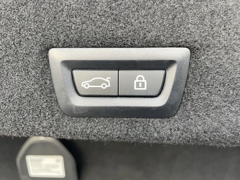 Used 2022 BMW 750i xDrive w/ Luxury Rear Seating Package image 38