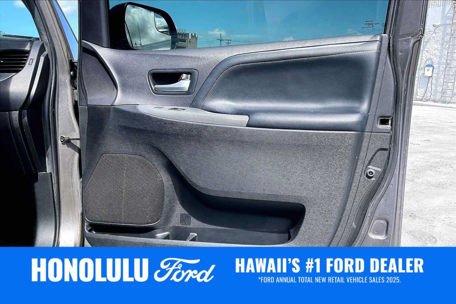 Used 2016 Toyota Sienna SE FWD image 28