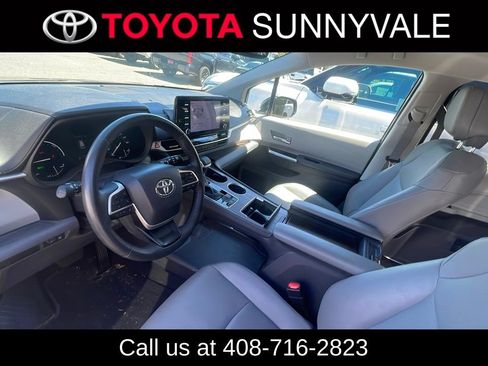Used 2023 Toyota Sienna XLE FWD image 4