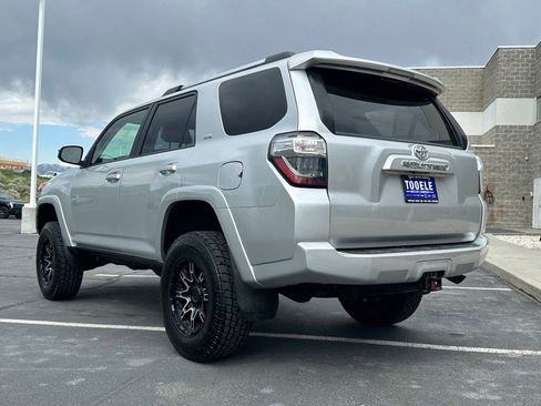 Used 2019 Toyota 4Runner SR5 AWD/4WD image 6