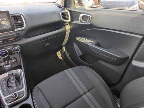 Certified 2025 Hyundai Venue SEL image 15