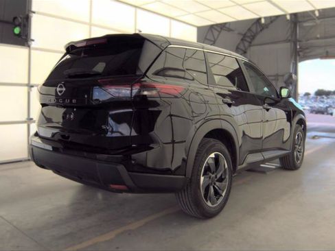 Used 2024 Nissan Rogue SV FWD image 9