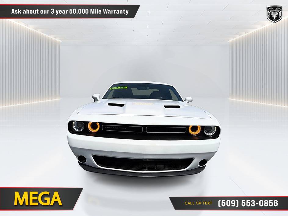 Used 2018 Dodge Challenger SXT w/ Driver Convenience Group RWD image 2