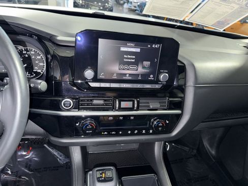 Used 2022 Nissan Pathfinder SV AWD/4WD image 21