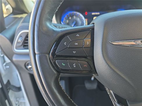 Used 2022 Chrysler Pacifica Touring-L w/ S Appearance Package image 32