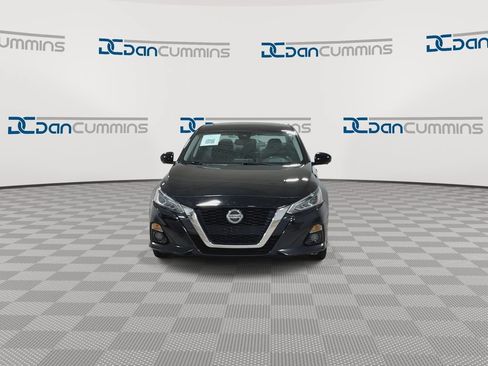 Used 2022 Nissan Altima 2.5 Platinum AWD/4WD image 3