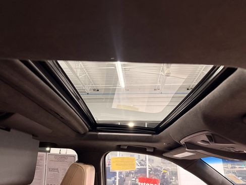 Used 2019 Cadillac Escalade Platinum image 34