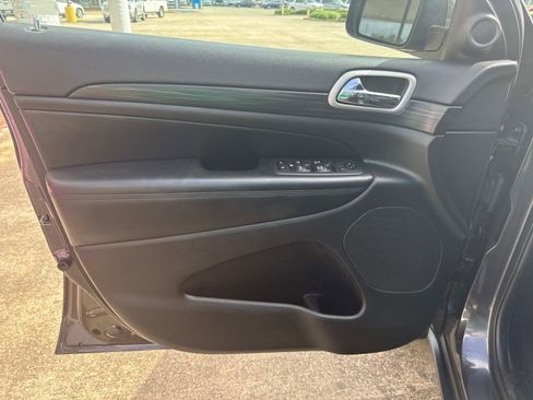 Used 2021 Jeep Grand Cherokee Laredo X image 18