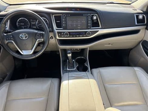 Used 2019 Toyota Highlander XLE image 15