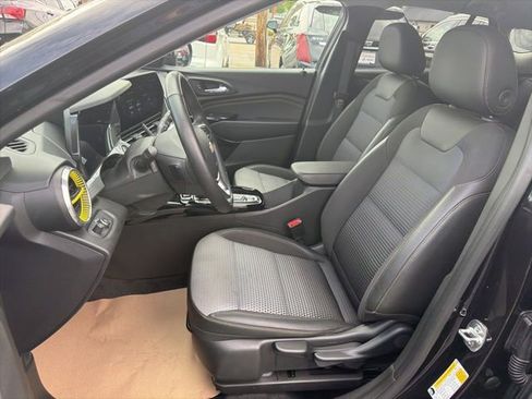Used 2025 Chevrolet Trax LT w/ Driver Confidence Package FWD image 12