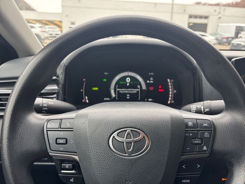 Used 2025 Toyota Camry LE image 27