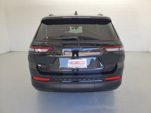 Used 2025 Jeep Grand Cherokee L Limited w/ Black Appearance Package image 6