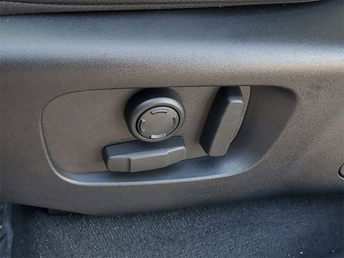 New 2026 Land Rover Range Rover Velar Dynamic SE image 8