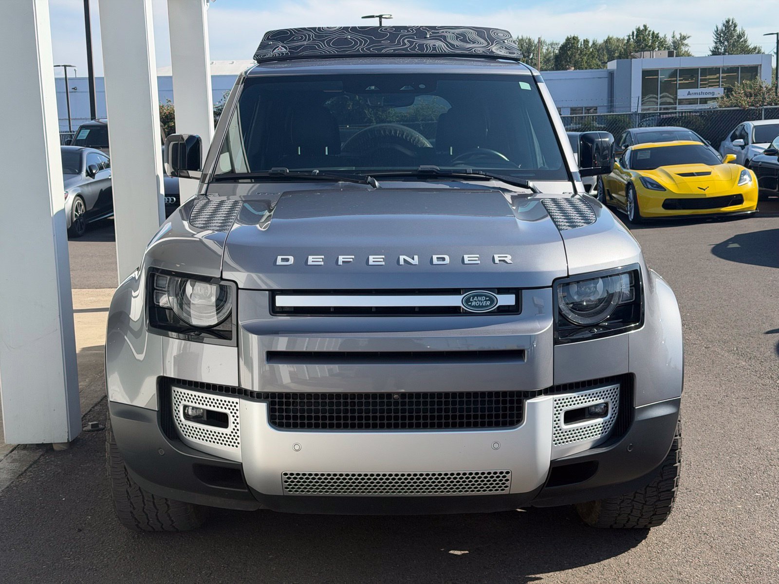 Used 2023 Land Rover Defender 110 SE AWD/4WD image 2