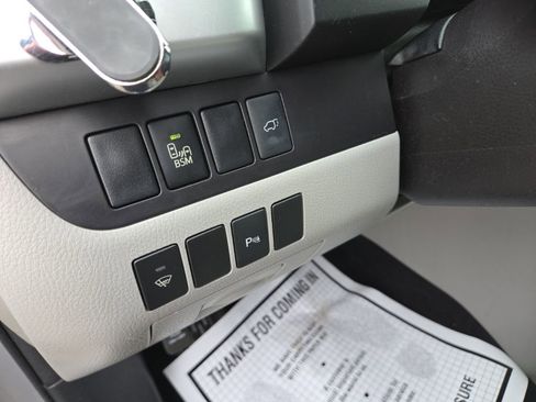 Used 2016 Toyota Highlander Limited image 16