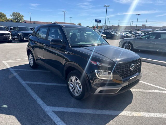 Used 2024 Hyundai Venue SE FWD image 3