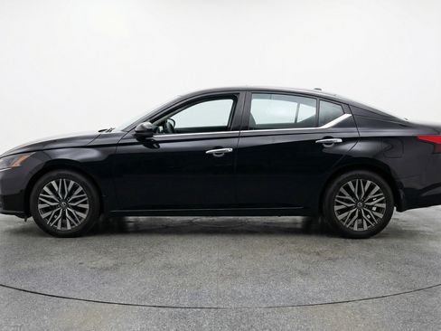 Used 2025 Nissan Altima 2.5 SV FWD image 4