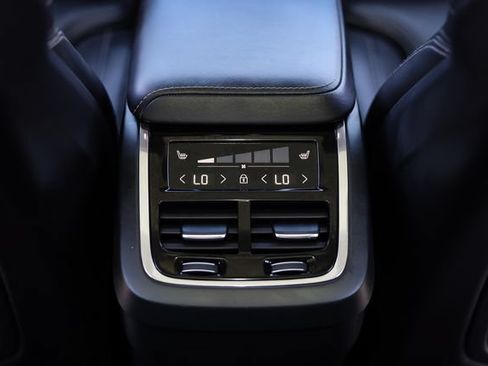 Used 2022 Volvo XC60 B5 Inscription w/ Advanced Package AWD/4WD image 35