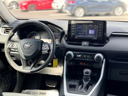 Used 2021 Toyota RAV4 LE FWD image 13