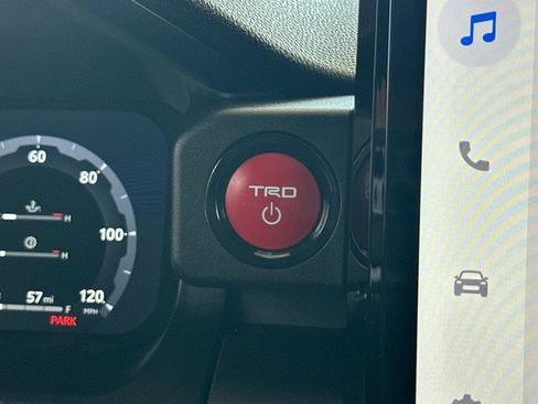 Used 2025 Toyota 4Runner TRD Off-Road Premium AWD/4WD image 23
