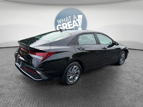 Used 2024 Hyundai Elantra SEL FWD image 3