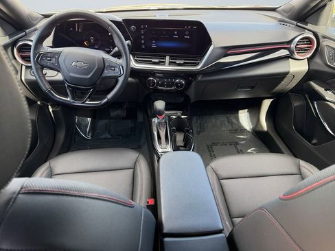 Certified 2025 Chevrolet Trax RS w/ Sunroof Package FWD image 10