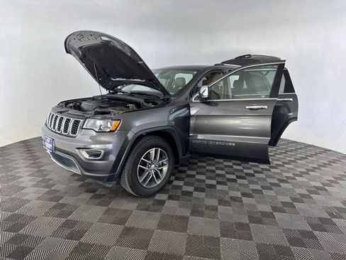 Used 2017 Jeep Grand Cherokee Limited AWD/4WD image 12