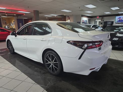 Used 2023 Toyota Camry SE FWD image 6