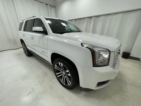 Used 2018 GMC Yukon Denali w/ Denali Ultimate Package AWD/4WD image 3