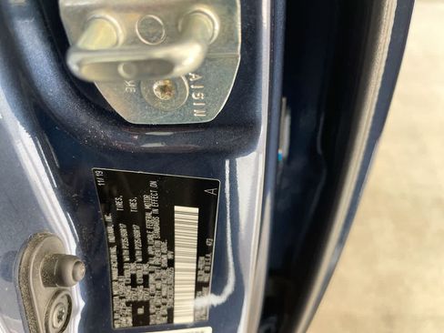 Used 2020 Toyota Sienna LE w/ Carpet Mat Package FWD image 28