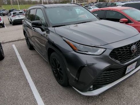 Used 2023 Toyota Highlander XSE image 2