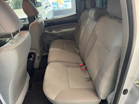 Used 2012 Toyota Tacoma 4x4 Double Cab w/ SR5 Pkg image 9