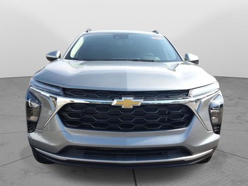 Used 2025 Chevrolet Trax LT w/ Driver Confidence Package FWD image 8