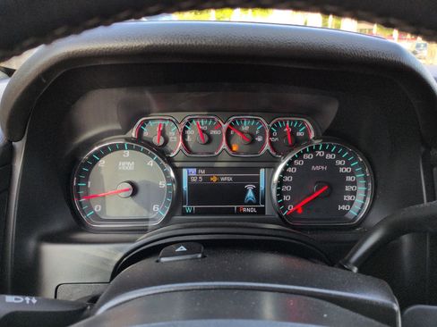 Used 2019 Chevrolet Suburban LT image 28