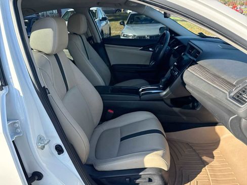 Used 2019 Honda Civic Touring image 15