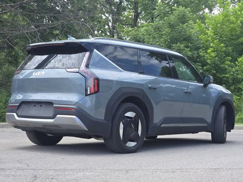 Used 2024 Kia EV9 Wind AWD/4WD image 16