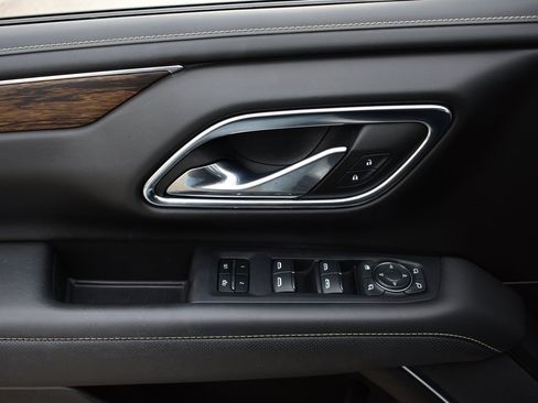 Used 2023 Chevrolet Suburban Premier image 16