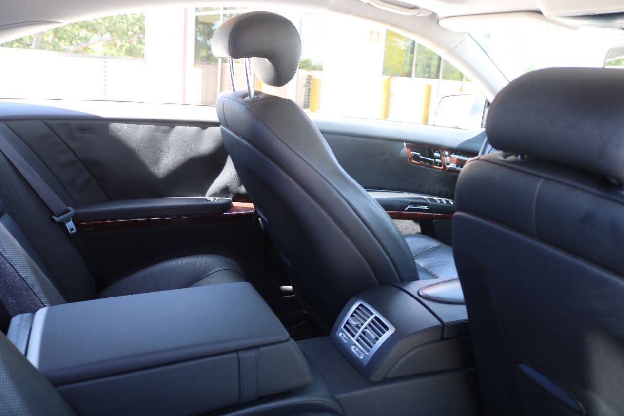 Used 2010 Mercedes-Benz CL 550 4MATIC image 27