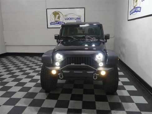 Used 2018 Jeep Wrangler Unlimited Sport S AWD/4WD image 3