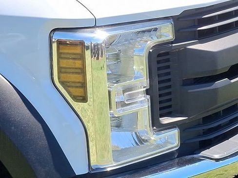 Used 2018 Ford F550 2WD Regular Cab Super Duty image 27